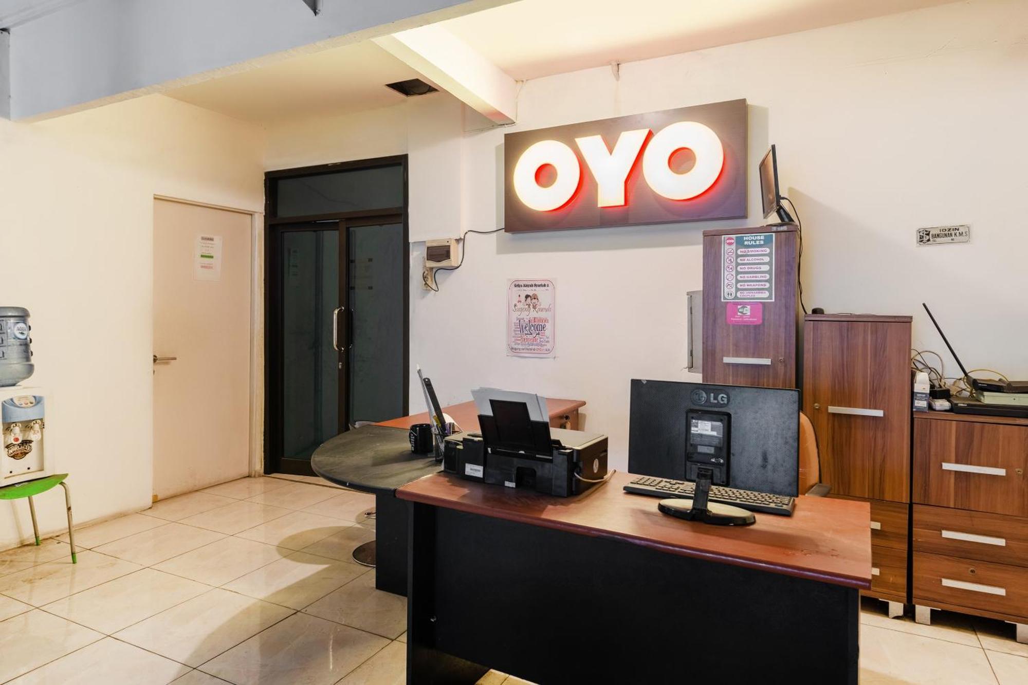 Oyo 1102 Griya Aisyah Syariah 1 Surabaya Kültér fotó